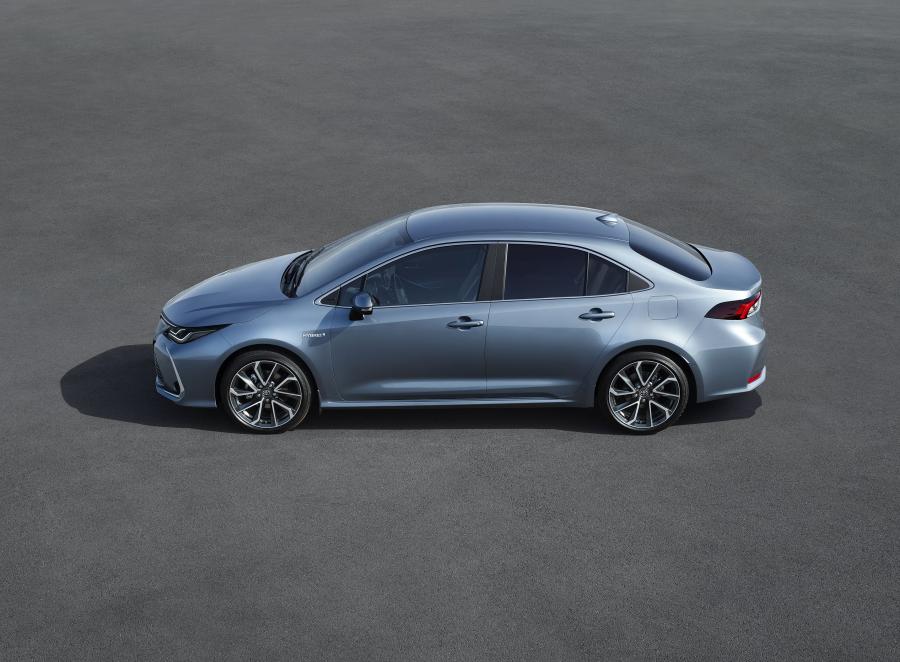  Toyota Corolla Hybrid Sedan 2019 года  (NA) (фото 3 из 44)